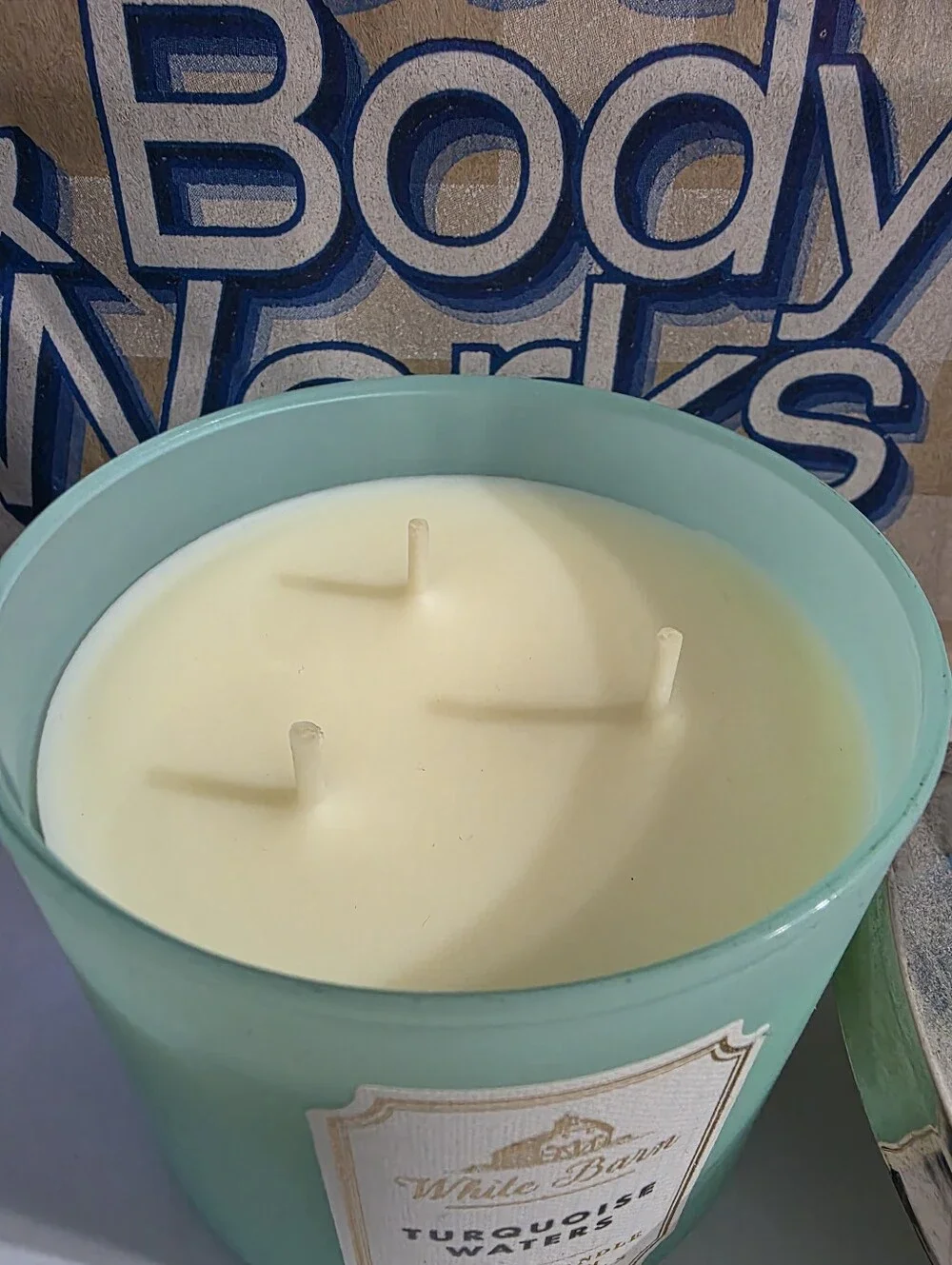 NEW BATH AND BODY WORKS TURQUOISE WATERS 3 WICK CANDLE - Picture 2 of 2